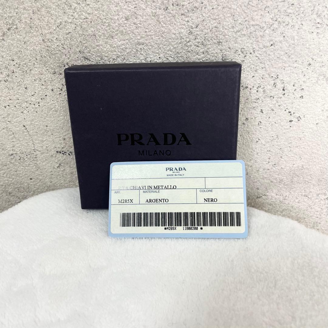 PRADA プラダ　キーリング　キーホルダー　チャーム　三角プレート　ブラック