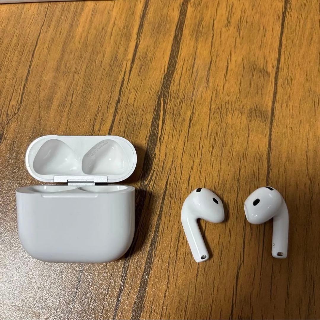 Apple AirPods 4 ノイキャン搭載　本体 充電ケース付き