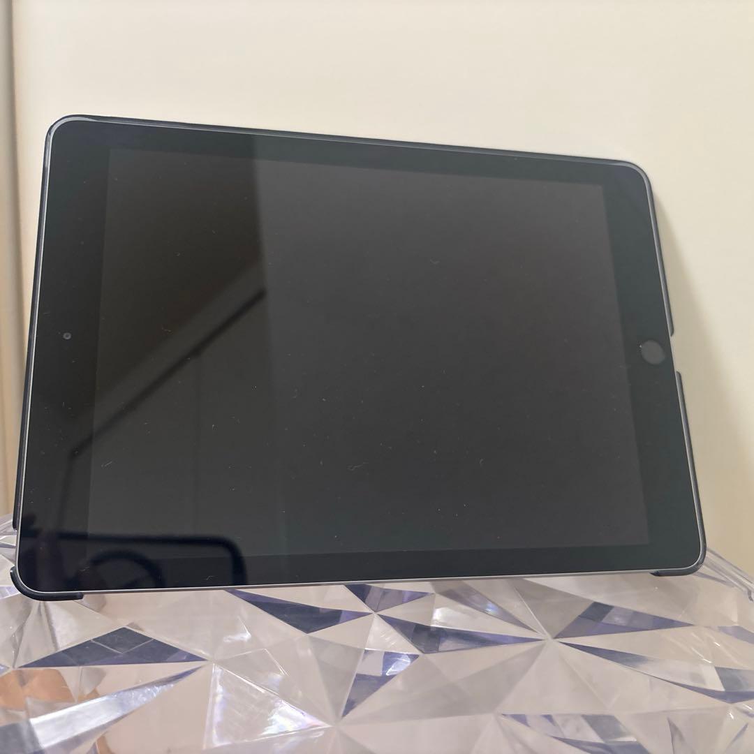 iPad 第6世代　32GB 本体 カバー付き