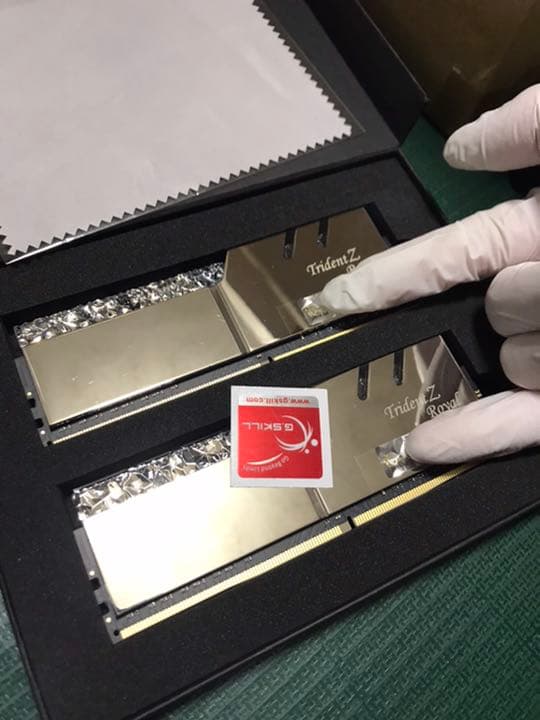 メモリー Trident Z  DDR4-4800C18D-16GTZRS