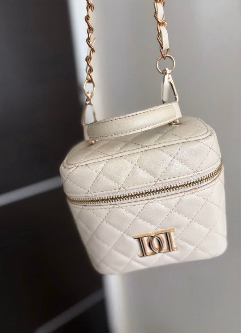 ダーリッチ キルティングスクエアミニバッグ　IVO アイボリー