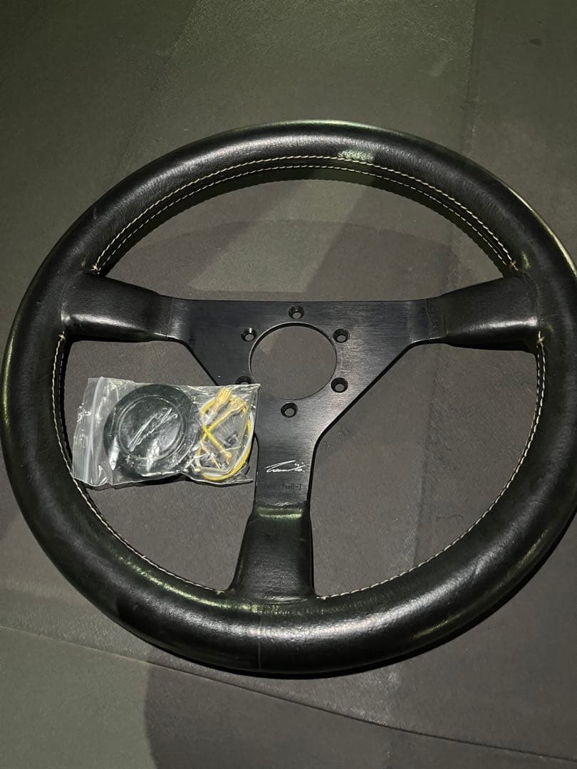 MOMO モモ ニキラウダ ステアリングNiki lauda 370