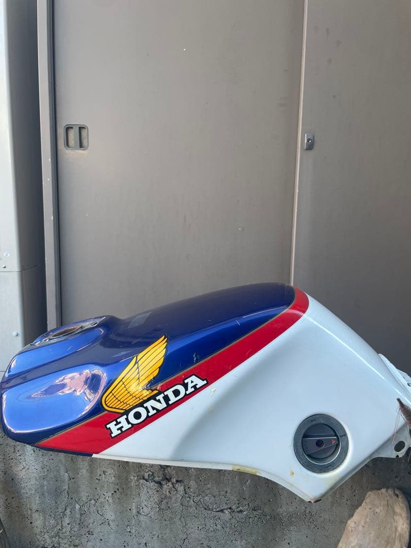 y*Ｐ様 CBR400F オリジナルタンク　純正　塗り替え無し　当時物　デカール