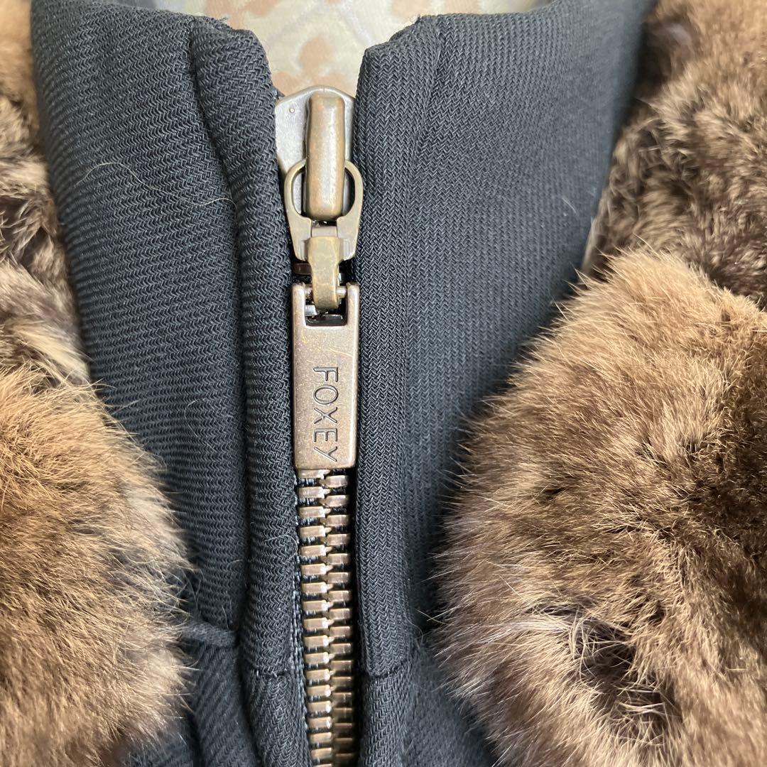 フォクシー ブラックー肉厚フカフカチンチラ付き中綿ベスト　希少42サイズ