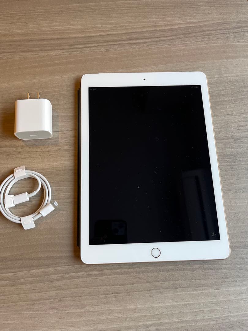 美品 iPad 第5世代 Wi-Fi Cellular SIMフリー 充電器付き