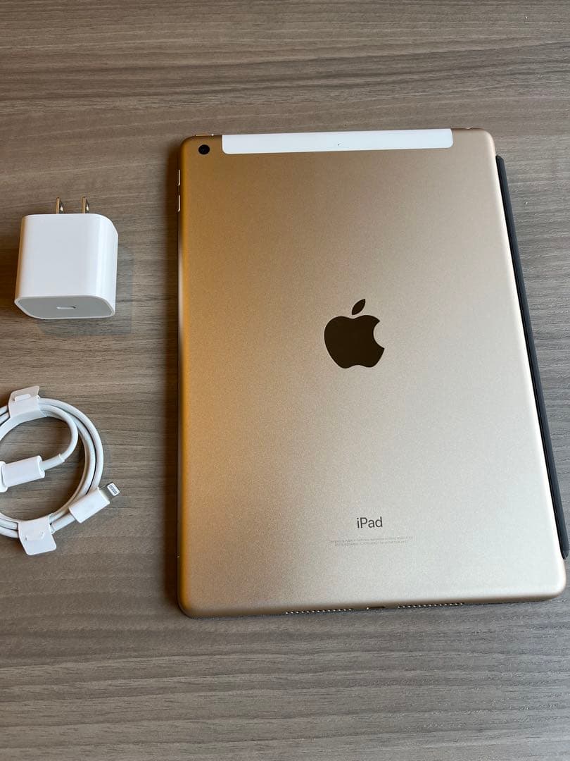 美品 iPad 第5世代 Wi-Fi Cellular SIMフリー 充電器付き