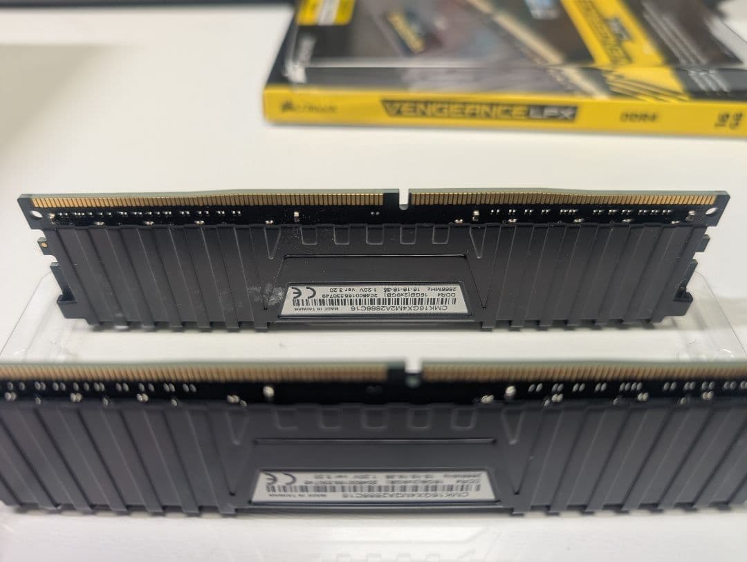 メモリー CORSAIR Vengeance LPX DDR4 16GB