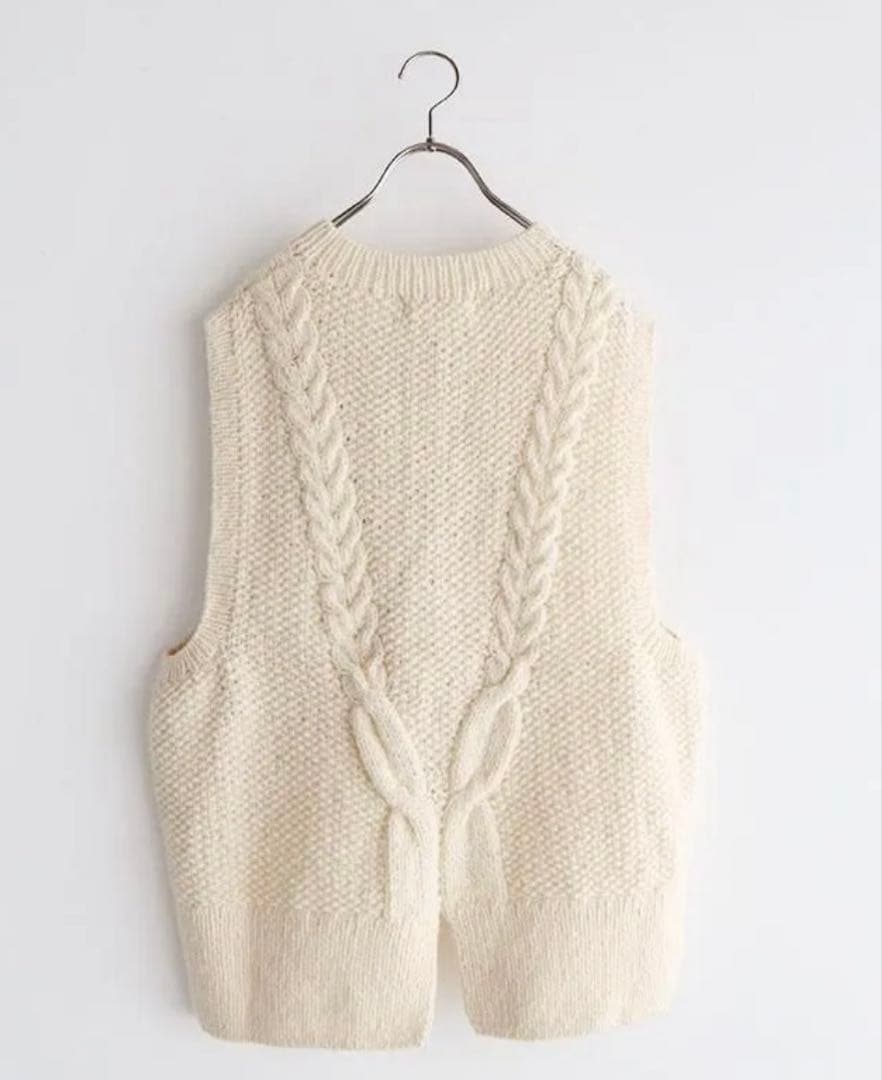 【美品】　tumugu ツムグ　ロービングウールケーブルニット　ベスト