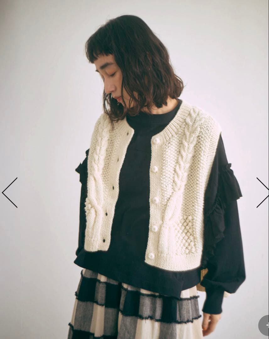 【美品】　tumugu ツムグ　ロービングウールケーブルニット　ベスト