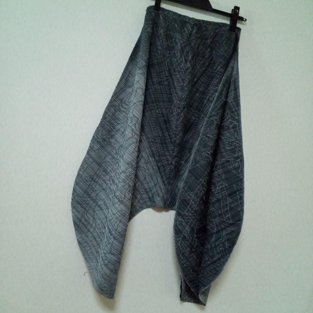 【最終価格】ISSEY MIYAKE　斜めプリーツ　脇開き仕様　サルエル