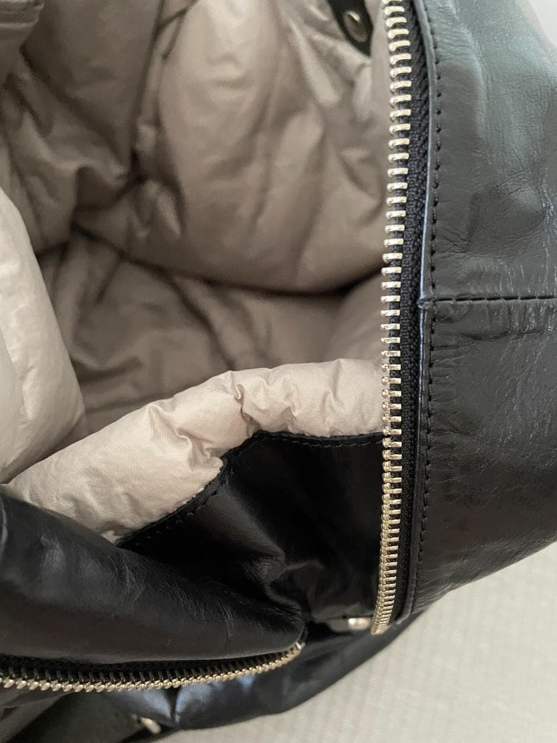 美品 m0851 BP73 本革バックパック 黒 通勤 通学 A4収納