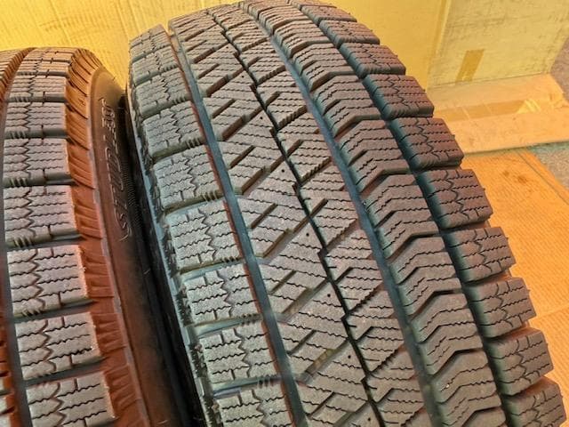 カローラ フリード (4H) ノート スタッドレスセット 185/70R14