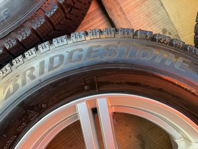 カローラ フリード (4H) ノート スタッドレスセット 185/70R14