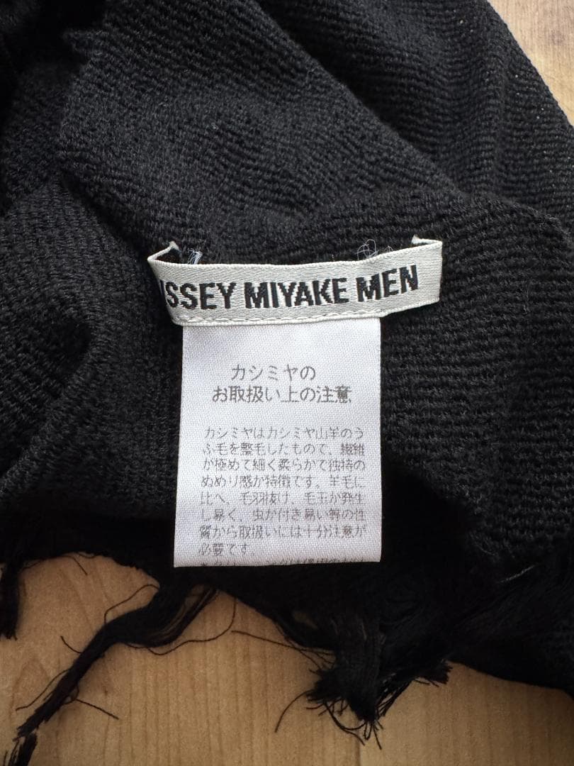 ISSEY MIYAKE MEN　プリーツストール
