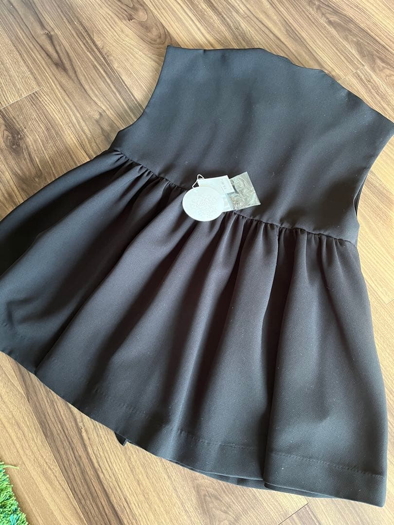 【未使用】anana アナナ　ギャザーぺプラムベスト　ブラック