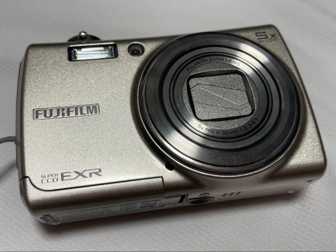 Fujifilm FinePix F200 EXR 本体