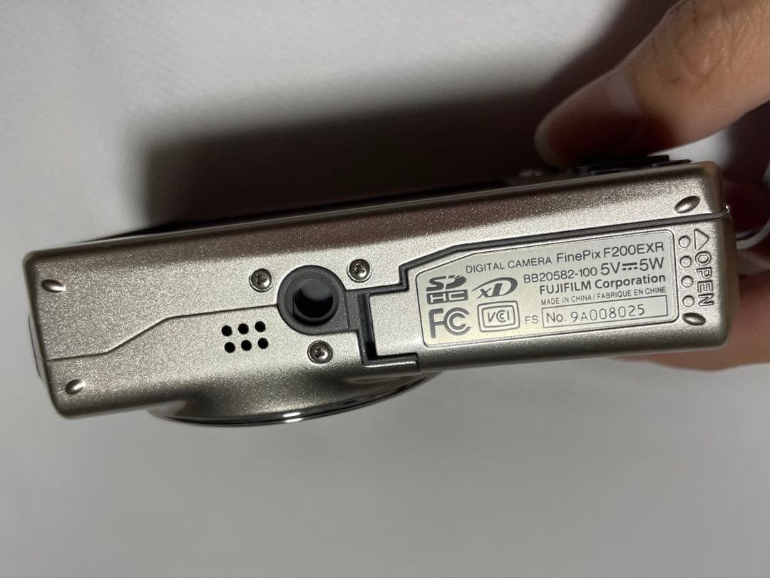 Fujifilm FinePix F200 EXR 本体
