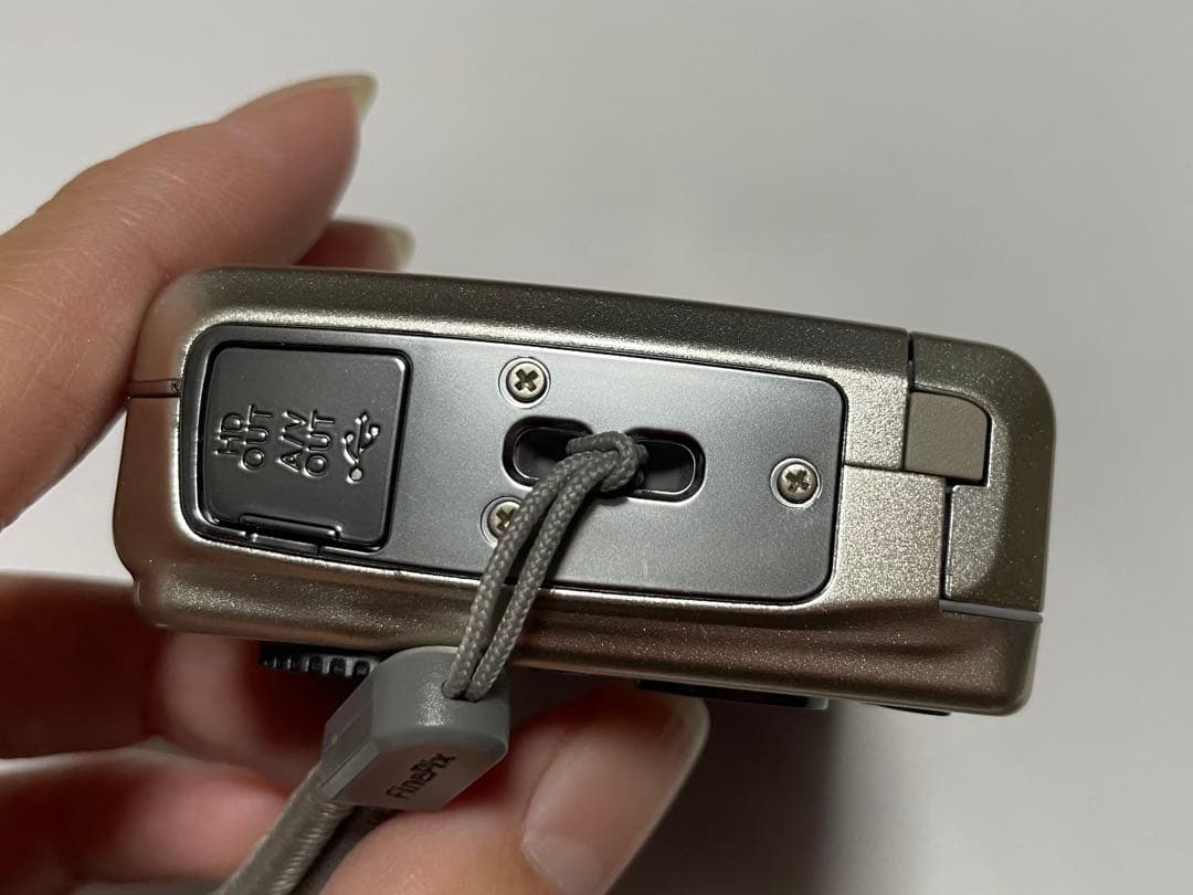 Fujifilm FinePix F200 EXR 本体