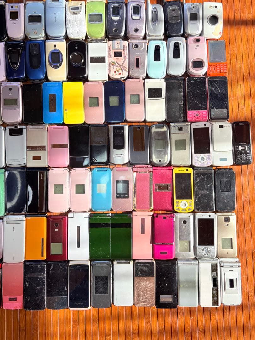 ガラケー動作未確認 キャリア 機種 色々 ジャンク 100台