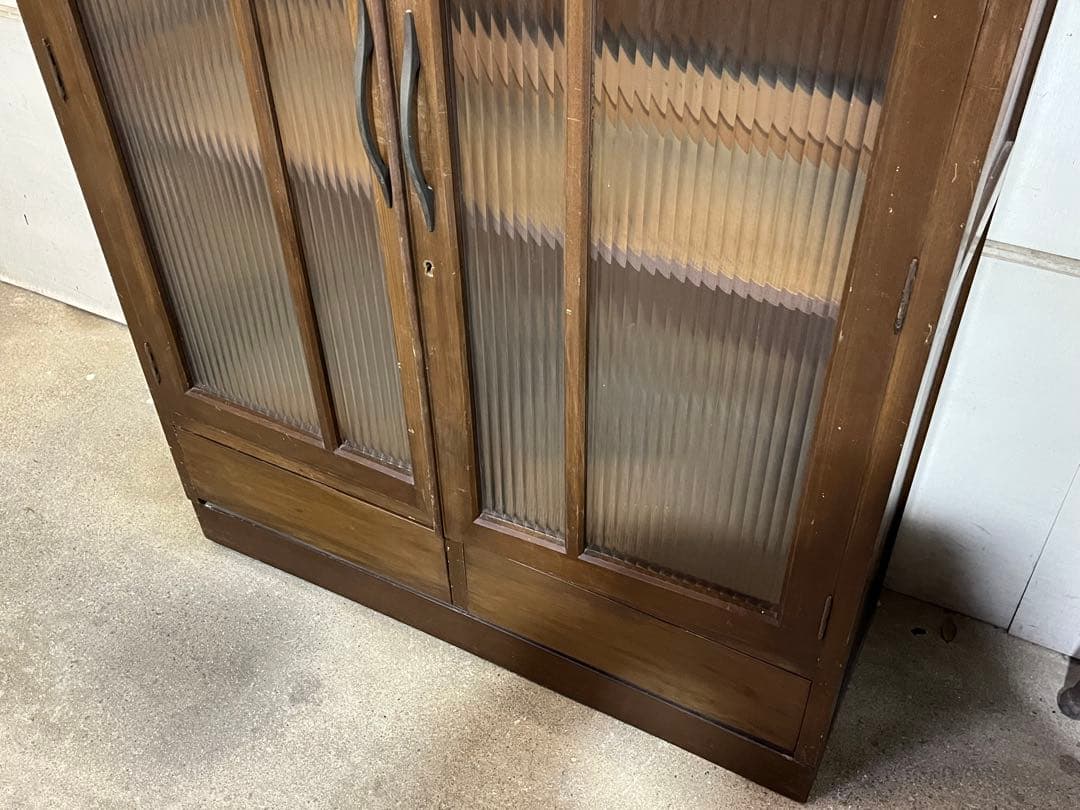 し*の様 昭和レトロ モールガラス戸の収納棚 水屋箪笥 本棚 飾り棚 食器棚