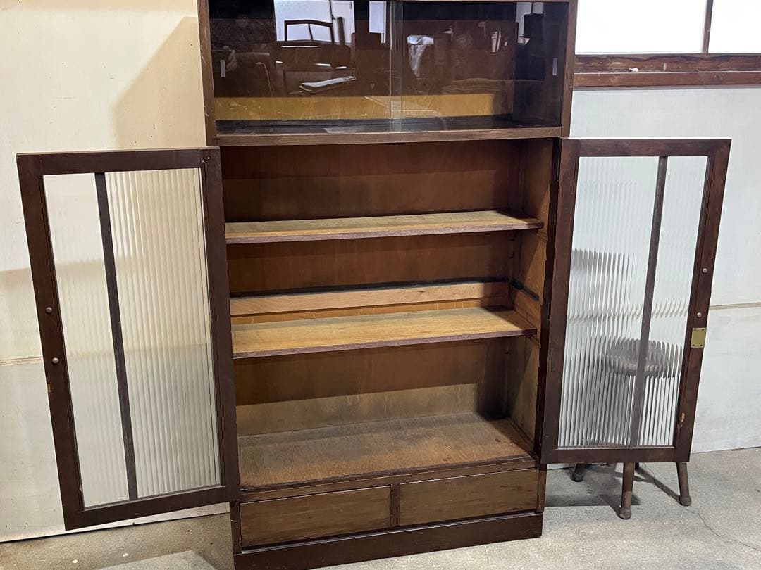 し*の様 昭和レトロ モールガラス戸の収納棚 水屋箪笥 本棚 飾り棚 食器棚