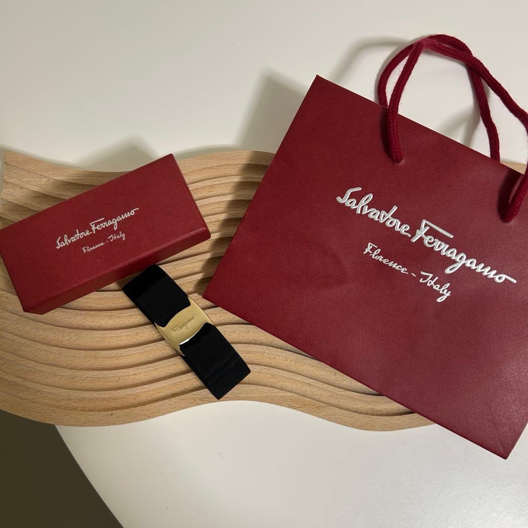 【Salvatore Ferragamo】ヴァラリボンバレッタ