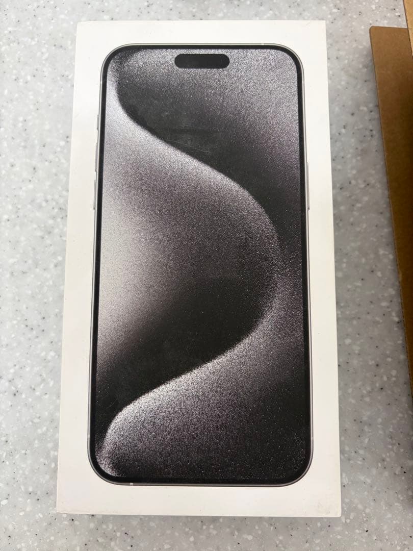 iPhone 15 Pro Max ホワイトチタニウム 256GB