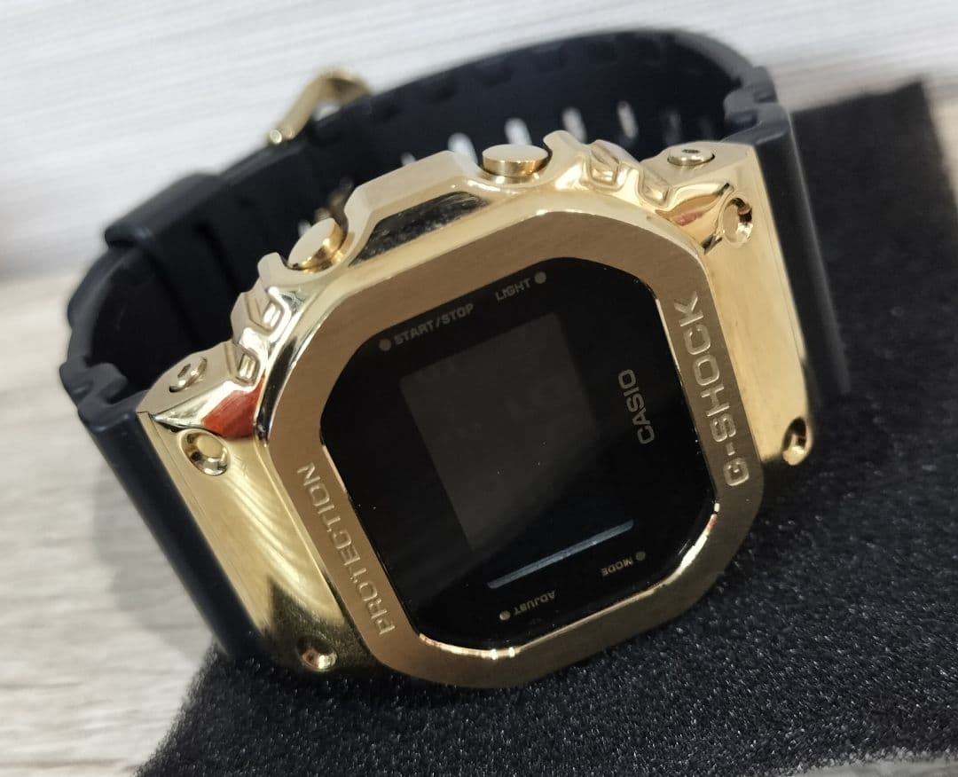 中古美品 G-SHOCK GM-5600G-9JF ゴールドメタル ラバー