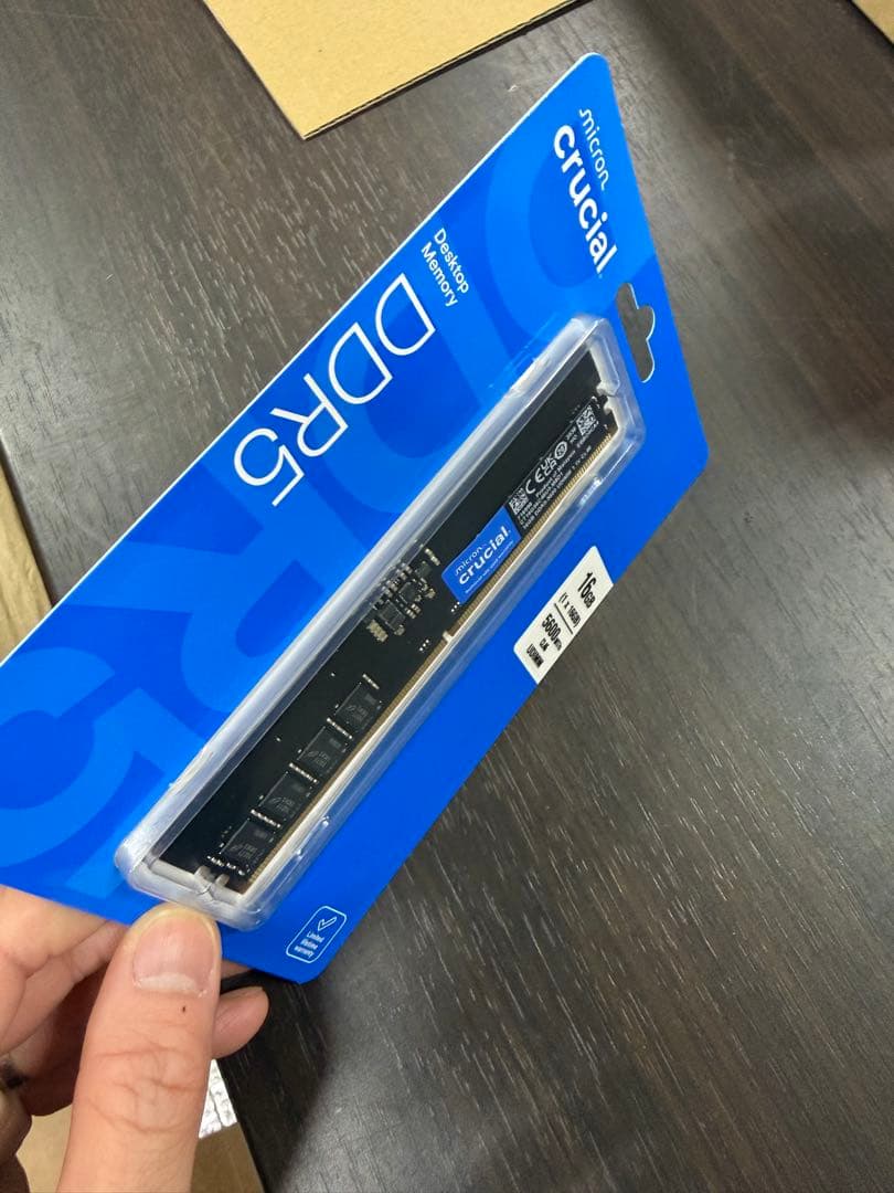 未開封 クルーシャル DDR5 16GB メモリ 5600MT/s UDIMM