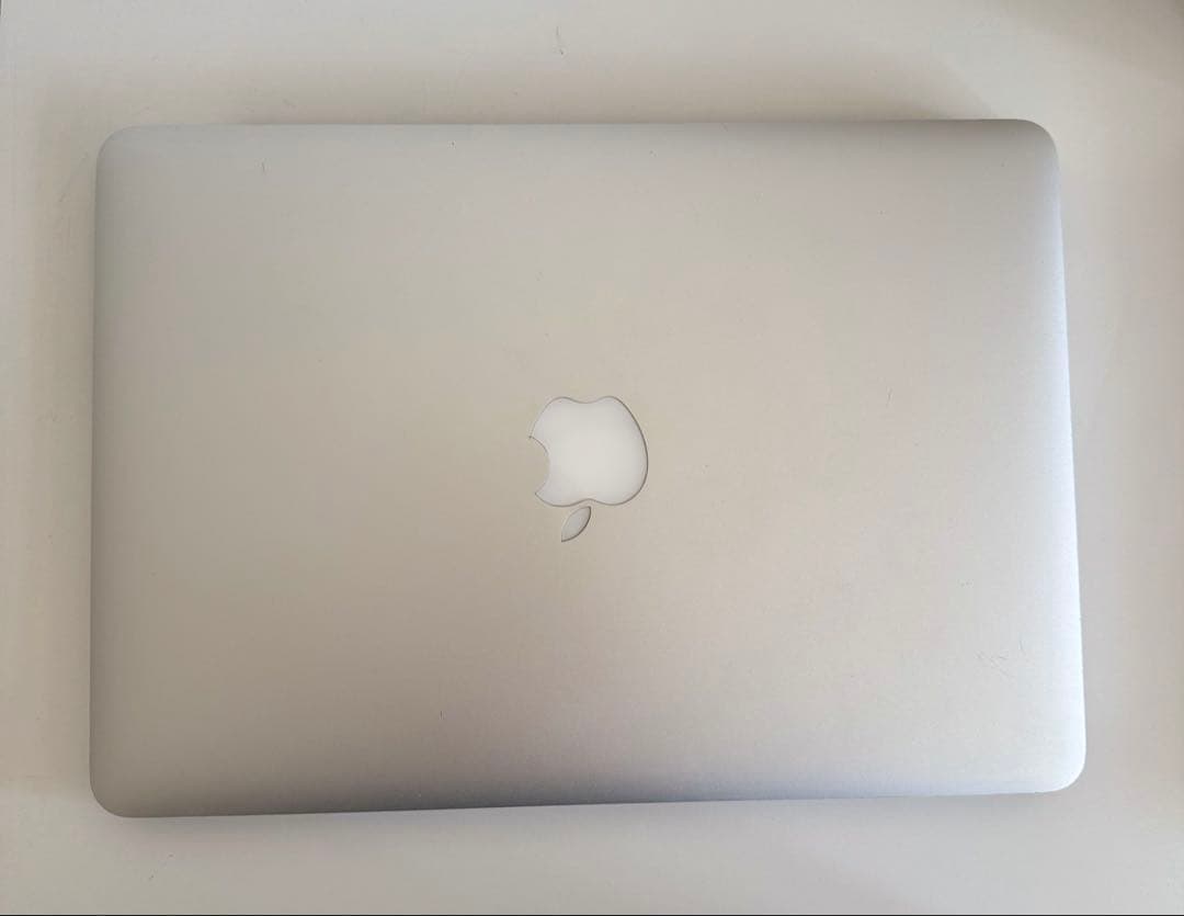美品 Macbook Pro 13インチ 今年最新mac os Sequoia