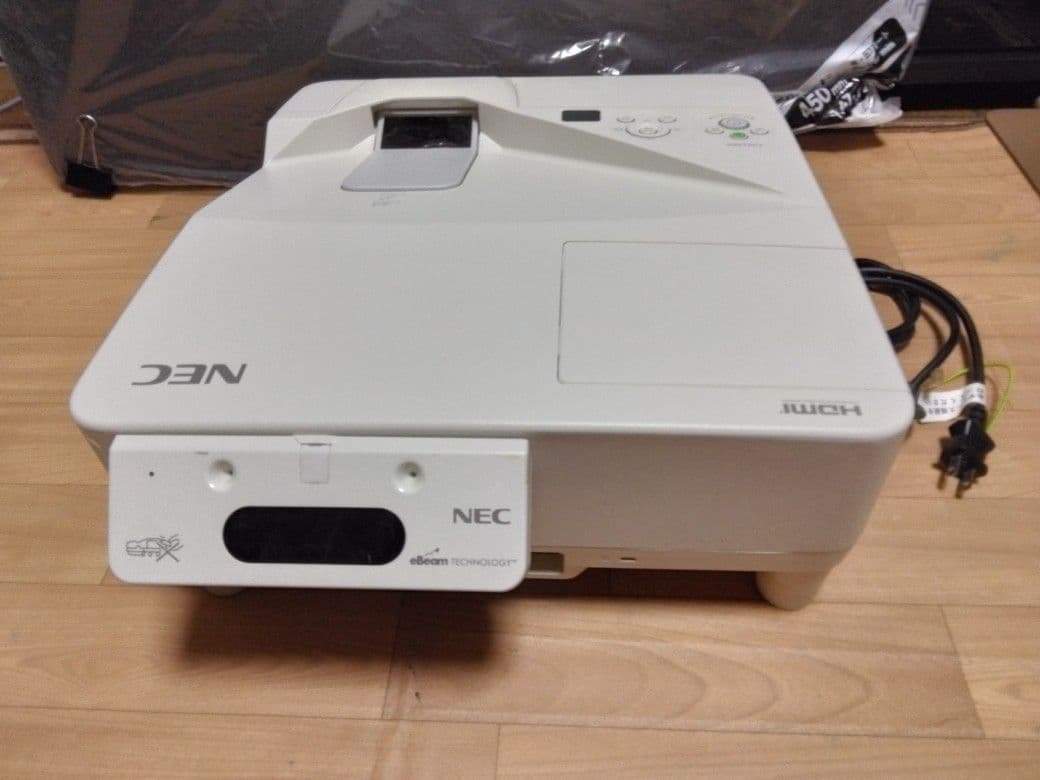 NEC 超短焦点プロジェクター NP-UM330WJL