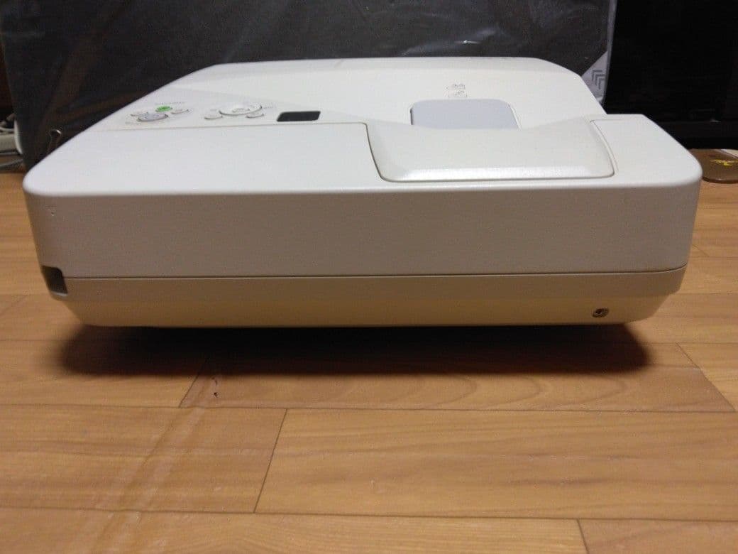 NEC 超短焦点プロジェクター NP-UM330WJL