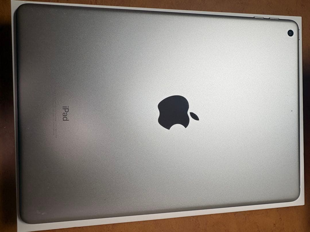 iPad WiFi 32GB シルバー（第6世代）