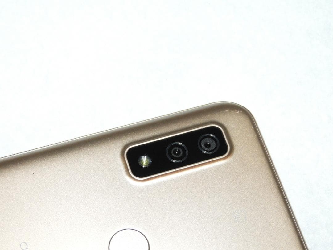 FCNT arrows We FCG01 au ゴールド SIMフリー