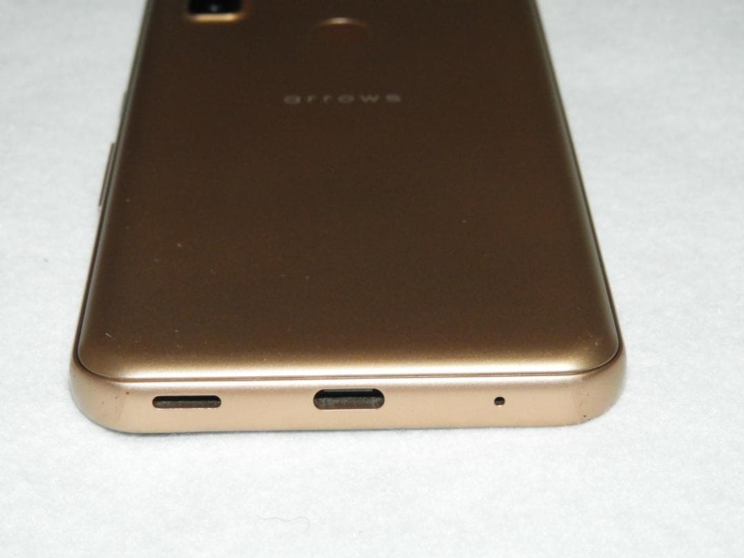 FCNT arrows We FCG01 au ゴールド SIMフリー