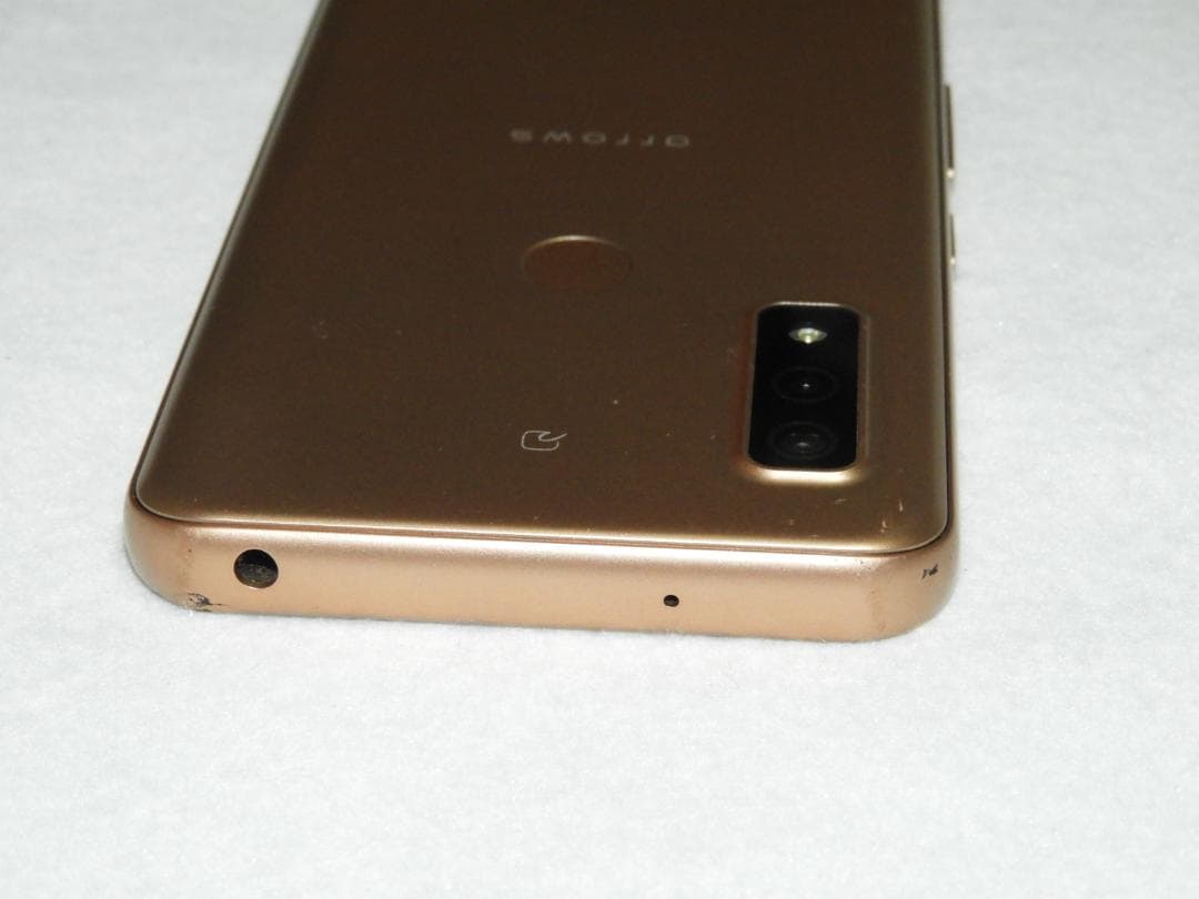 FCNT arrows We FCG01 au ゴールド SIMフリー