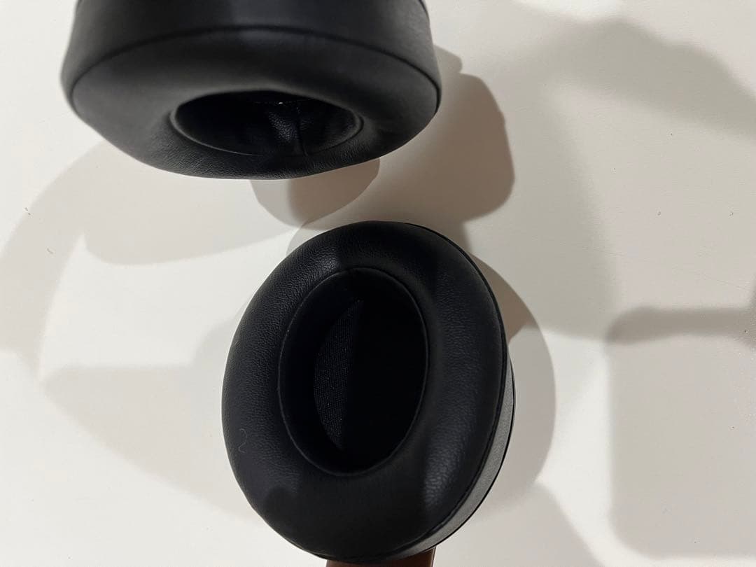 Beats Studio3 Wireless ブラック ヘッドフォン　ゴールド