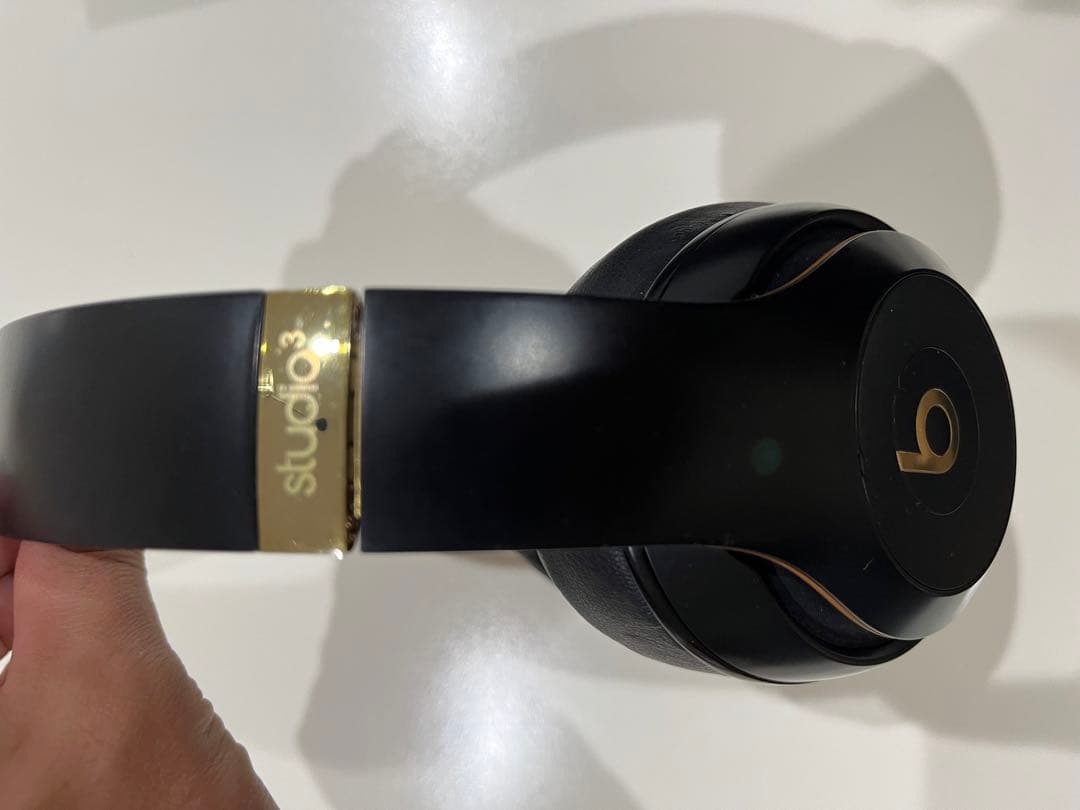 Beats Studio3 Wireless ブラック ヘッドフォン　ゴールド