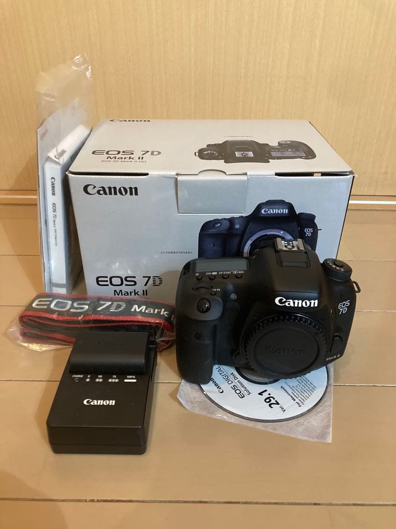 Canon EOS 7D Mark II 元箱あり　おまけ付き