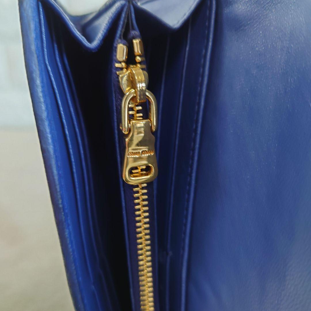 miu miu マテラッセ ネイビー 二つ折り長財布 5M1109