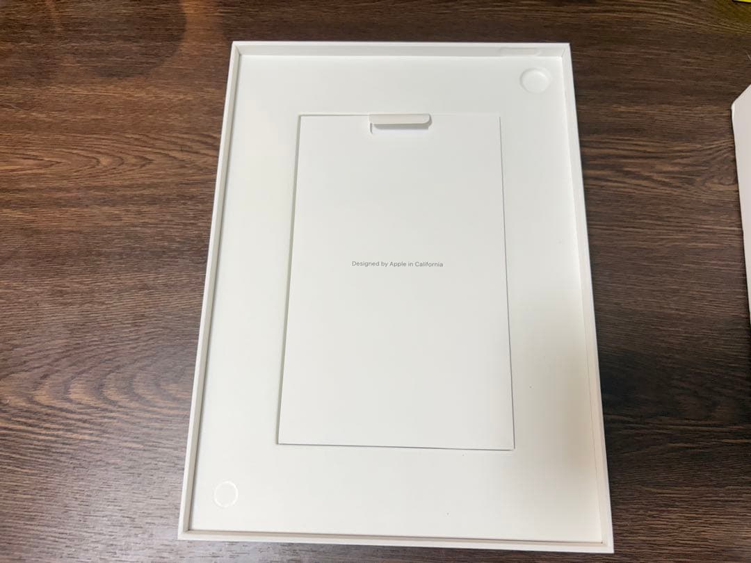 美品iPadA16シルバー128GBフィルムケース付き