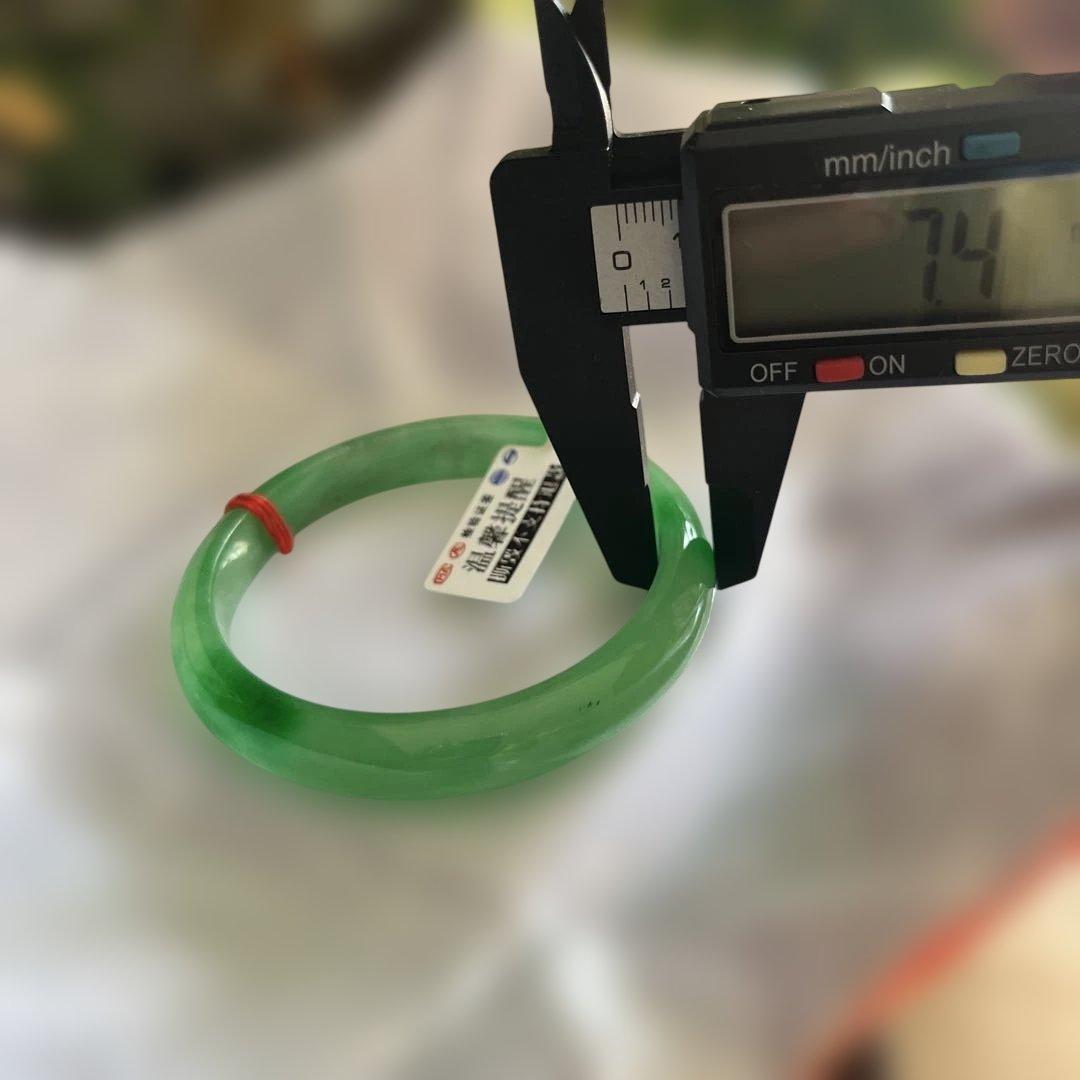 緑翡翠飘花バングル