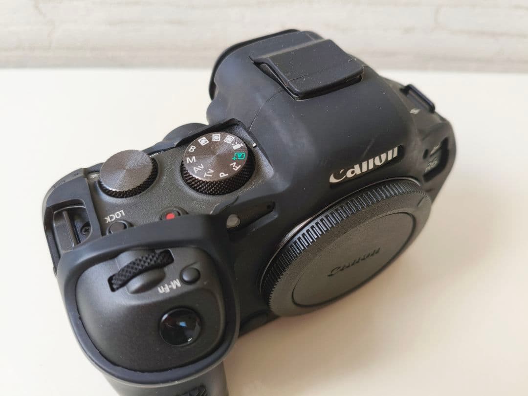 【極美品】キヤノン EOS R6ボディ カバー付 11,000シャッター以下