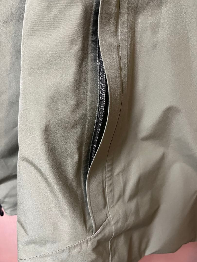 burton wms レディース Gore-Tex ジャケット　カーキ