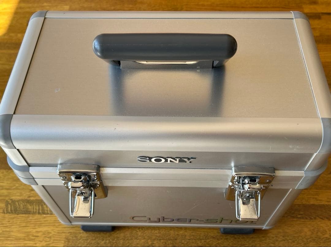 超美品SONY α900 デジタルカメラセット充実の付属品。純正アルミケース付き