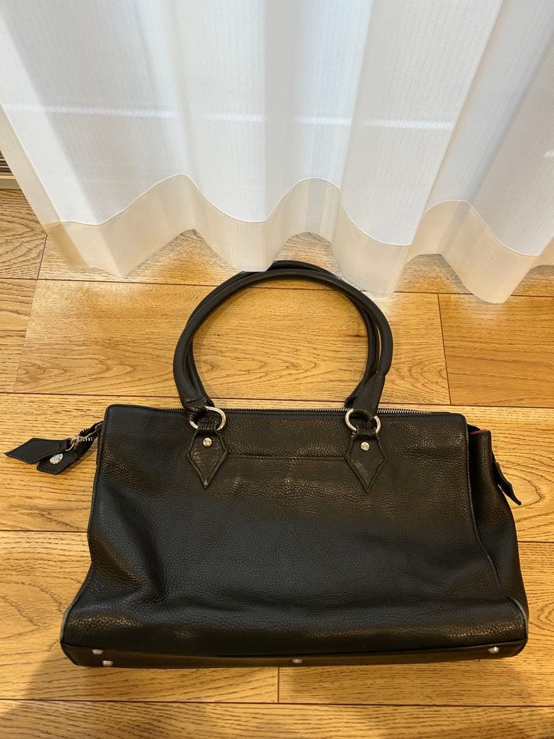 ヴィヴァンウエストウッド　型押しレザーバッグ