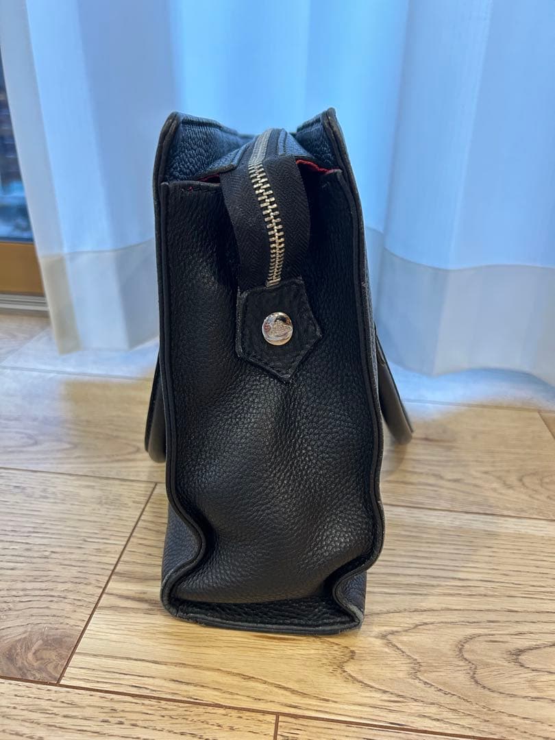 ヴィヴァンウエストウッド　型押しレザーバッグ