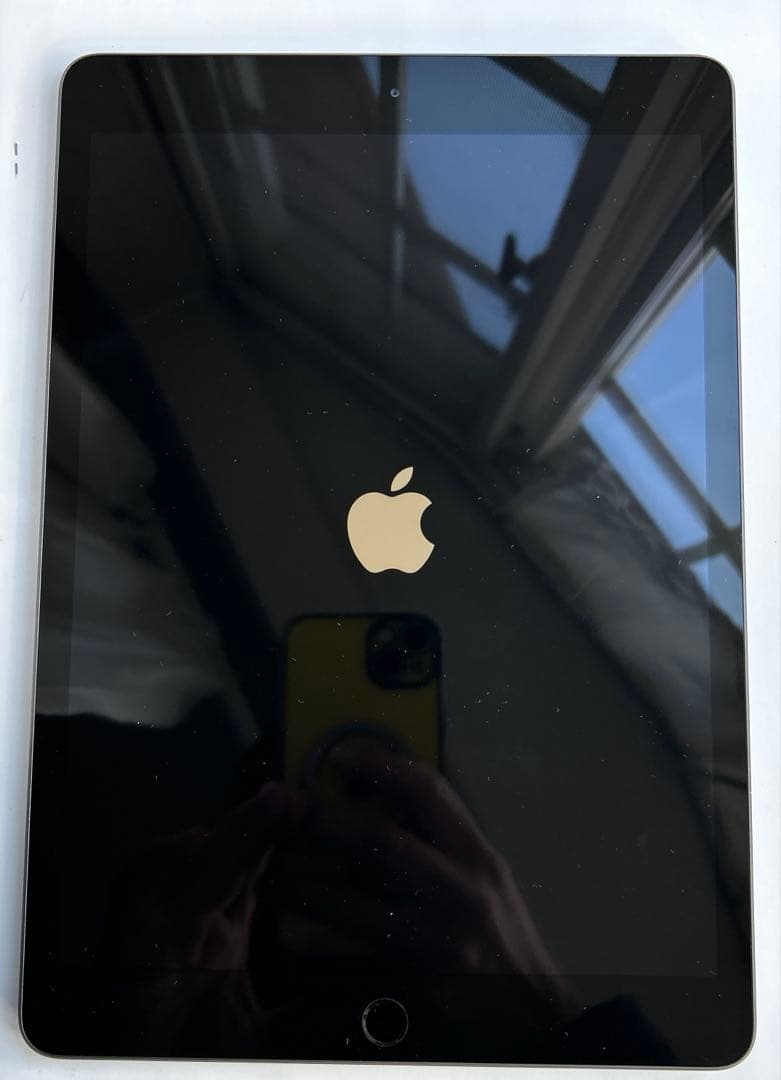 第8世代Apple iPad Wi-Fiモデル　32gbスペースグレー