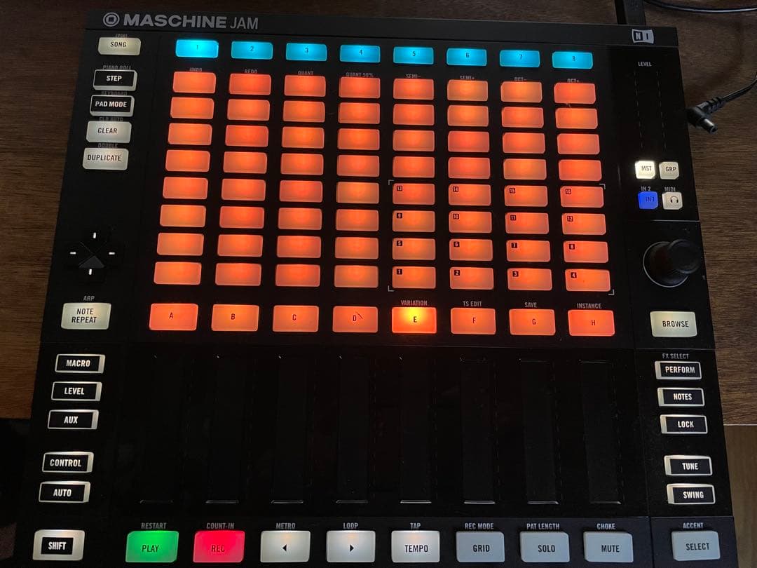 MASCHINE JAM MIDIコントローラー