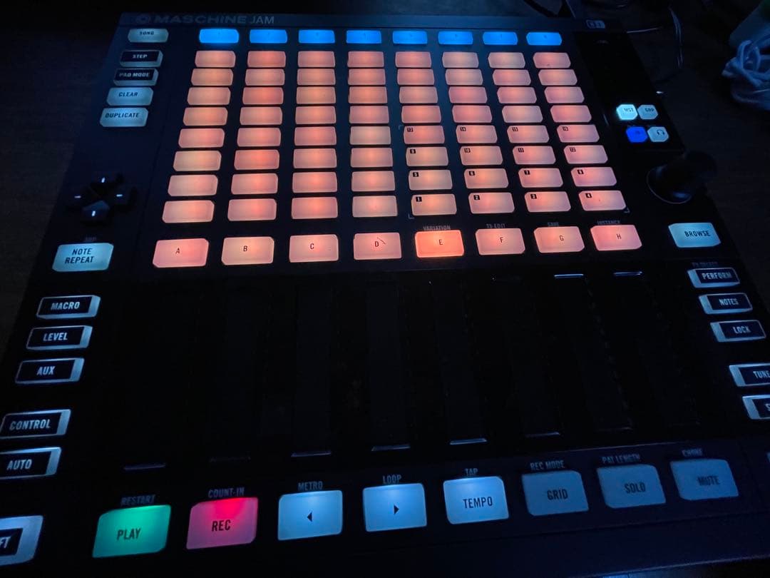 MASCHINE JAM MIDIコントローラー